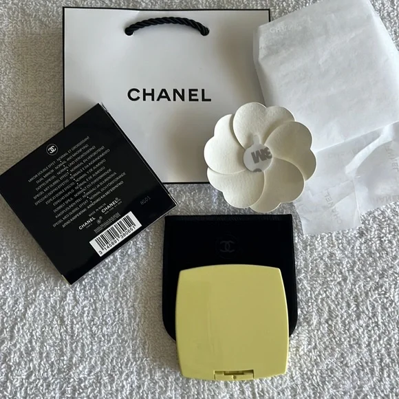 CHANEL Miroir Double Facettes 129 オヴニ Chanel Codes Couleur 129 Ovni Yellow Miroir Double Facettes